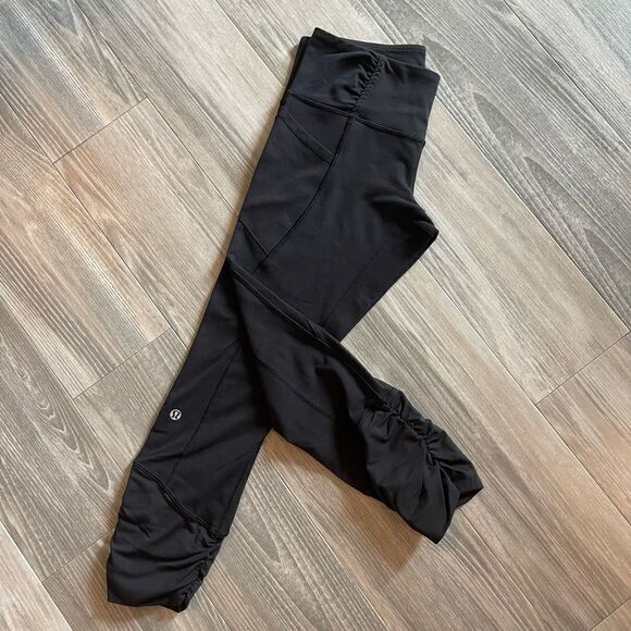 LuLuLemon black crop leggings Size 6